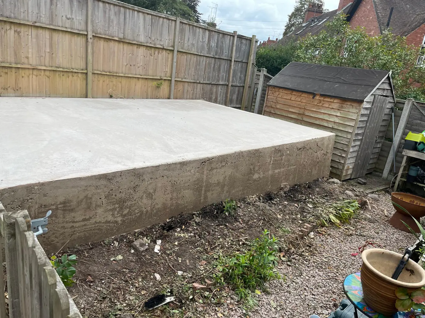 Finished base with a thickened cantilevered edge