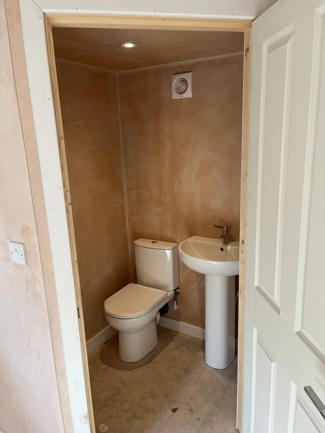 Garden room en-suite, plumbed and plastered